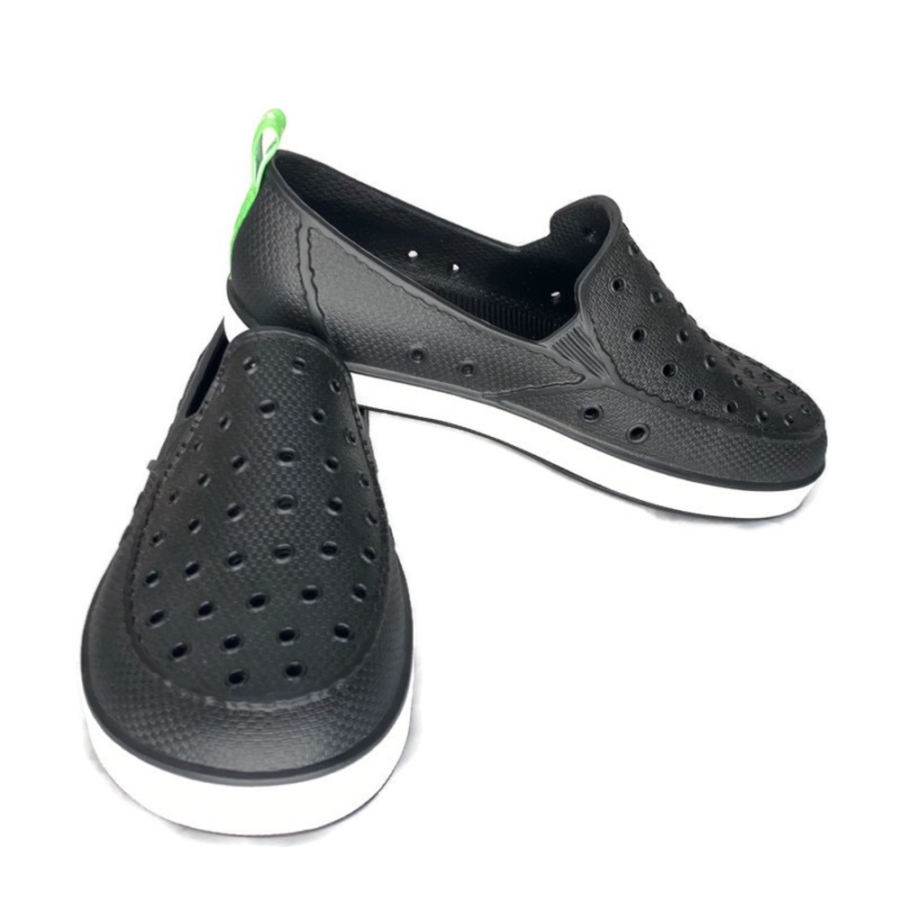 Sanuk Kids Lil Walker slip-ons [size 6] like new